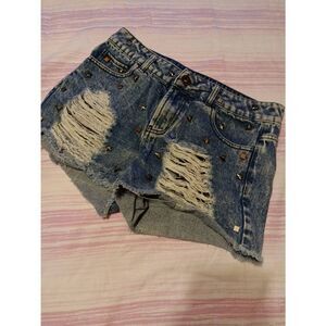 Tinseltown brand distressed cut off denim shorts. - Size 7 (0502)